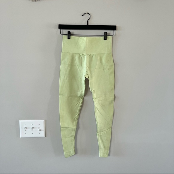 SET ACTIVE by Madelyn Cline Seamless Leggings - Key Lime - Picture 10 of 11